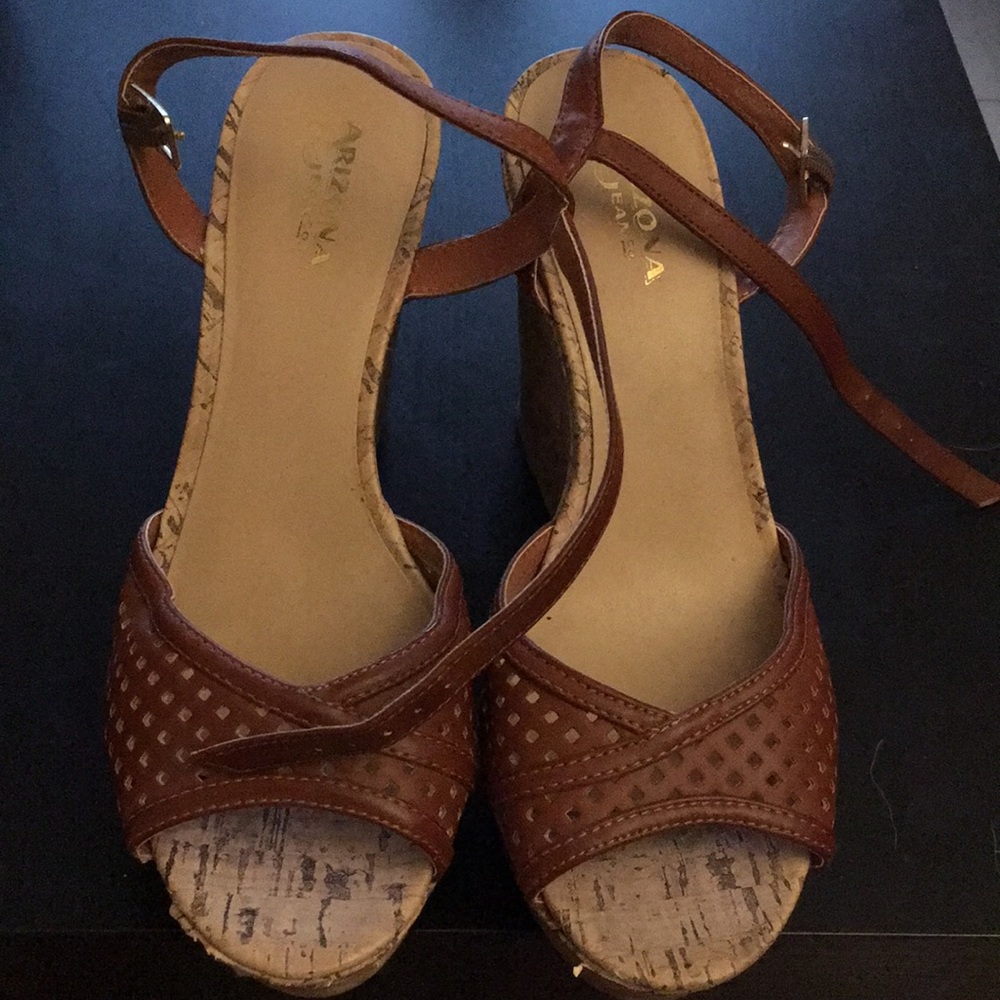 New condition size 8 summer wedge!